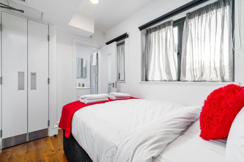 Habitación Doble Pequeña del hotel The Whitechapel. Foto 1