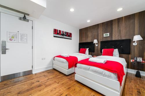 Habitación Doble Deluxe - 2 camas del hotel The Whitechapel. Foto 4