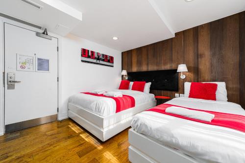 Habitación Triple Clásica del hotel The Whitechapel. Foto 2