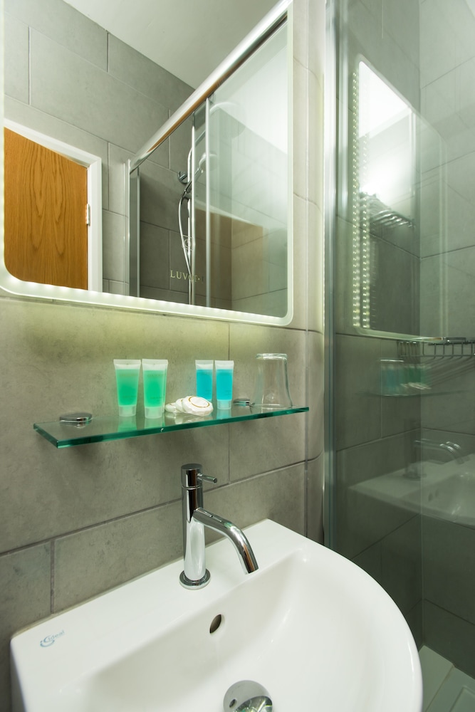 Habitación individual, baño privado del hotel Caring. Foto 6