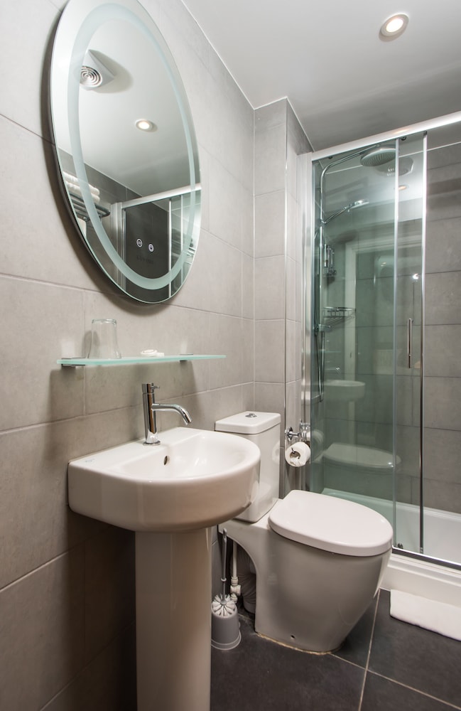 Habitación individual, baño privado del hotel Caring. Foto 10