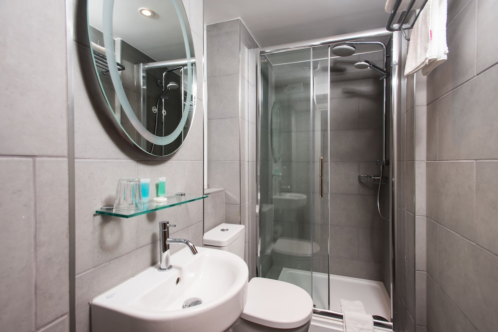 Habitación individual Deluxe, baño privado del hotel Caring. Foto 13