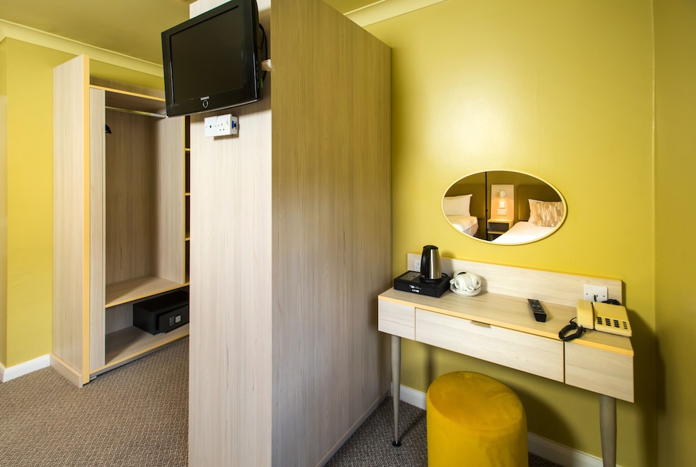 Habitación triple, baño privado del hotel Caring. Foto 4
