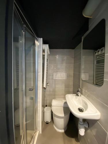Estudio Con Cocina Familiar 2 Camas dobles del hotel Modern Studios Close To Hyde Park