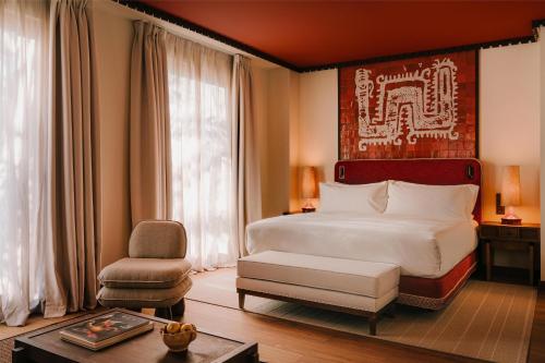 Suite con cama extragrande - Leonor con acceso al spa del hotel Palacio De Godoy Caceres, Curio Collection By Hilton