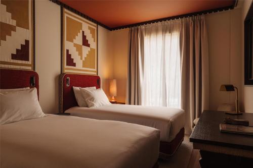Habitación doble con 2 camas - Santa Cruz con acceso al spa del hotel Palacio De Godoy Caceres, Curio Collection By Hilton