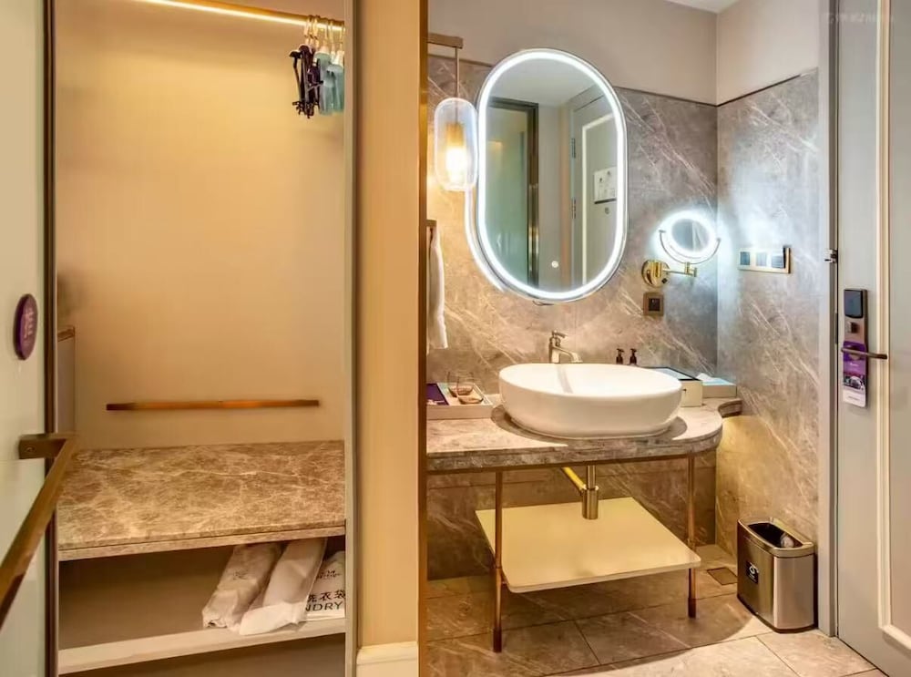 HABITACIÓN PRIVILEGE, Dos Camas Individuales del hotel Mercure Shanghai Waigaoq Free Trade Zone. Foto 4