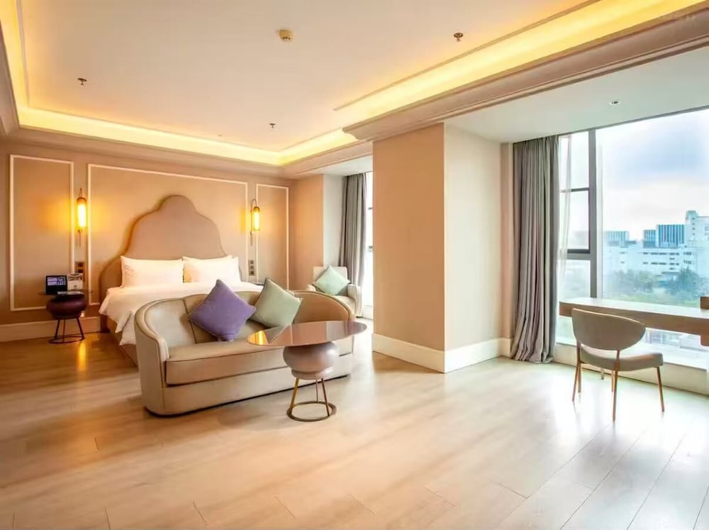 Suite Superior con Una Cama King Size del hotel Mercure Shanghai Waigaoq Free Trade Zone. Foto 2