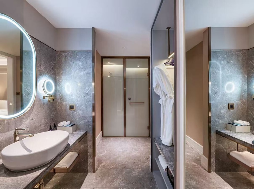Suite Superior con Una Cama King Size del hotel Mercure Shanghai Waigaoq Free Trade Zone. Foto 4