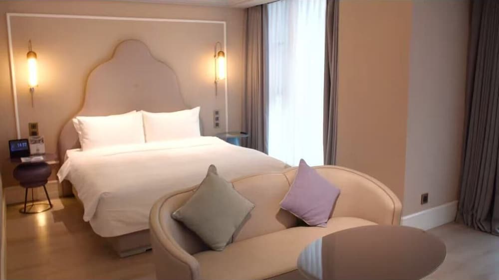 HABITACIÓN DELUXE KING, Una Cama King Size del hotel Mercure Shanghai Waigaoq Free Trade Zone