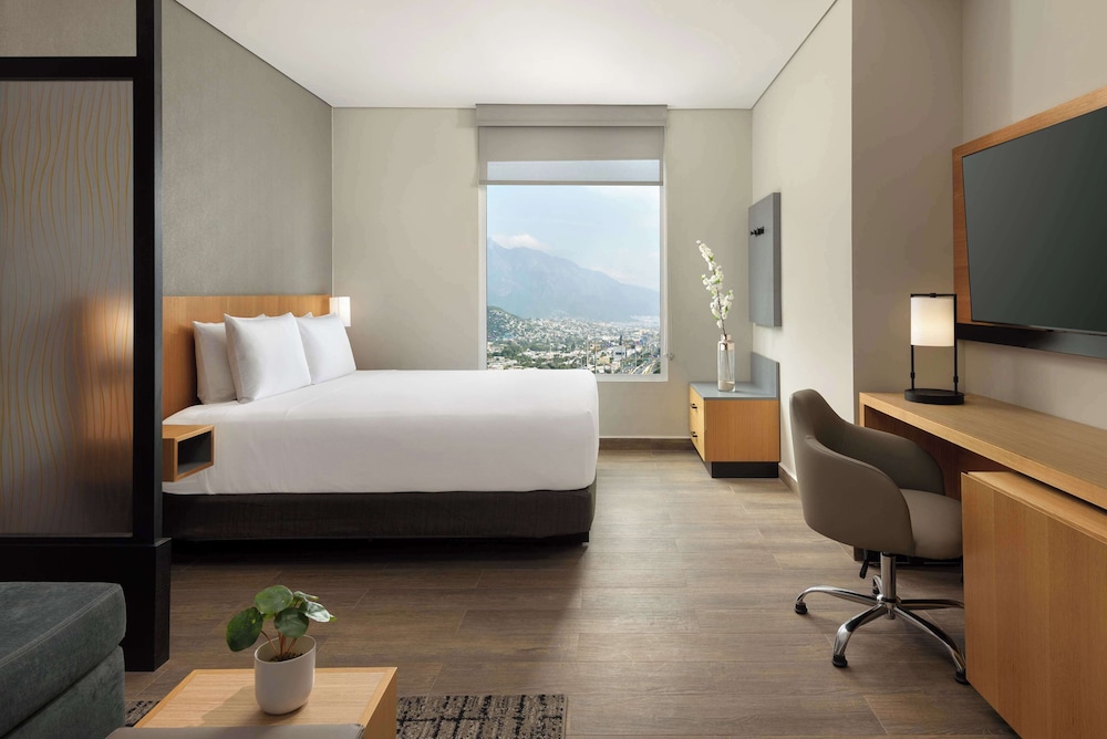 Cama King (más sofá cama) del hotel Hyatt Place Monterrey Valle. Foto 1