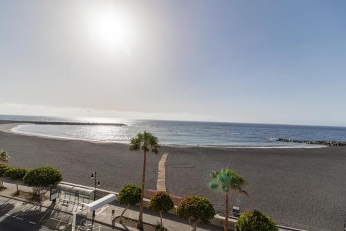 Habitación Doble Deluxe con balcón y vistas al mar del hotel Emblemático Holiday Time