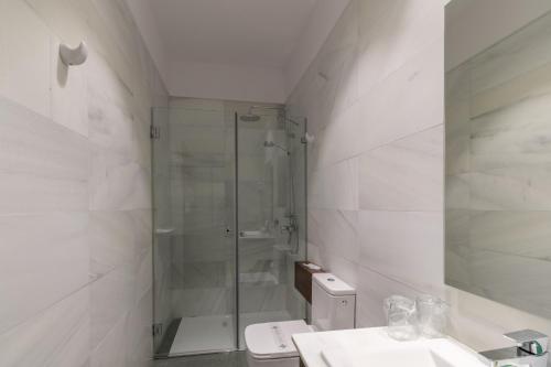 Habitación Doble Deluxe con balcón y vistas al mar del hotel Emblemático Holiday Time. Foto 4