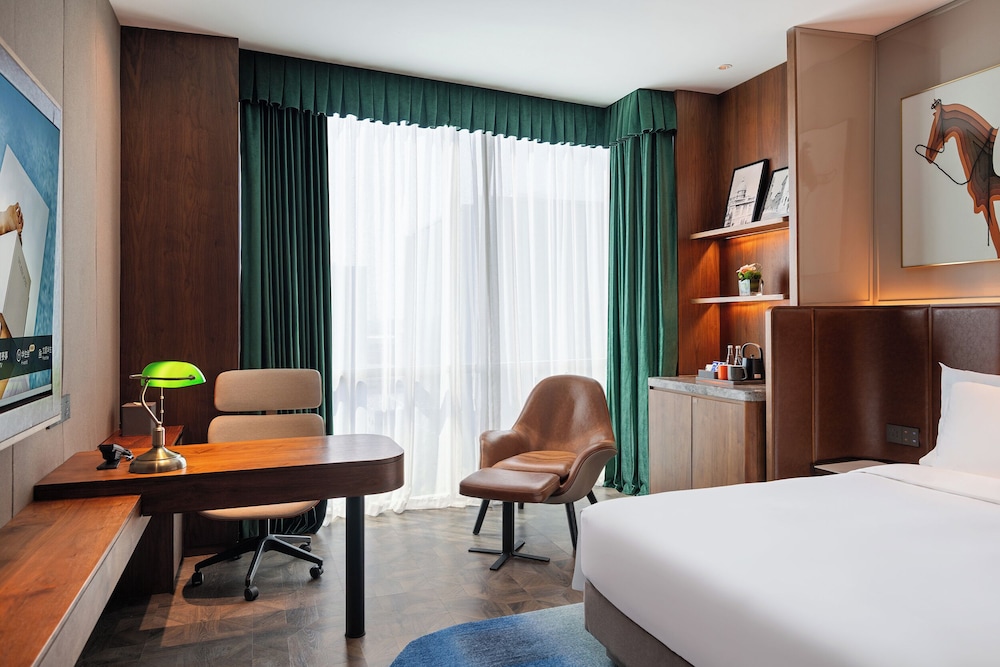 Habitación Deluxe, 1 cama de matrimonio grande del hotel Novotel Shanghai Baoshan Jiusi. Foto 2