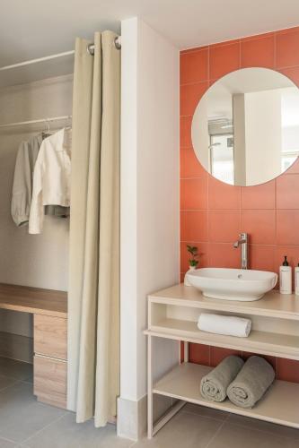 Apartamento de 1 dormitorio con balcón y vistas a la montaña del hotel Kora Tigot. Foto 10