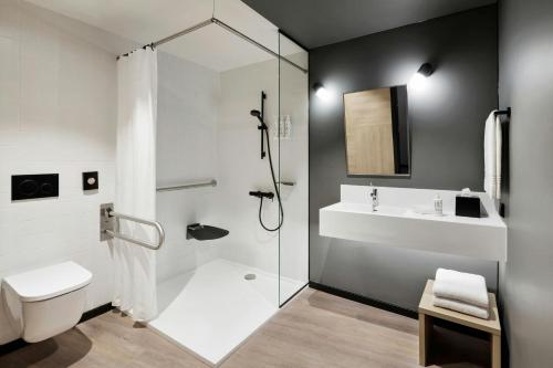 Moxy Superior Queen Room del hotel Moxy Alfragide Lisboa. Foto 5
