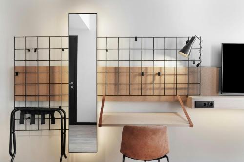 Moxy Twin Room with Two Twin Beds del hotel Moxy Alfragide Lisboa. Foto 3