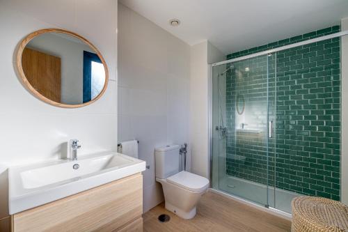 Suite Familiar con balcón del hotel Beach Alfredo. Foto 9