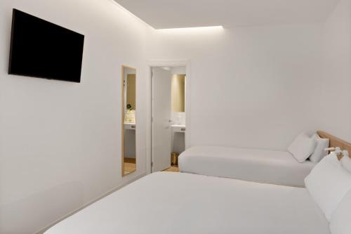 Habitación Familiar del hotel B&B Alicante Aeropuerto. Foto 3
