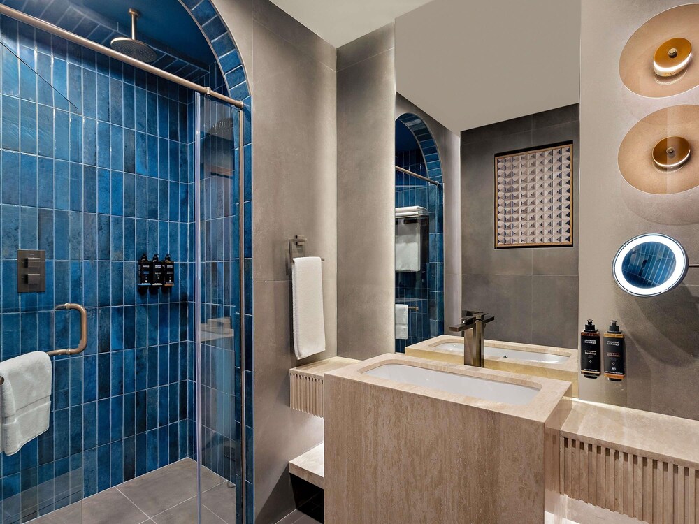 PRIVILEGE KING del hotel Mercure Abu Dhabi Downtown. Foto 1