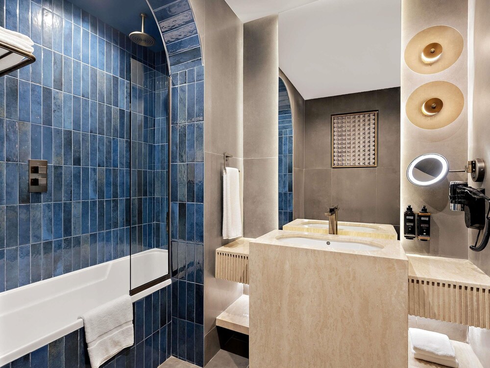 Suite del hotel Mercure Abu Dhabi Downtown. Foto 7