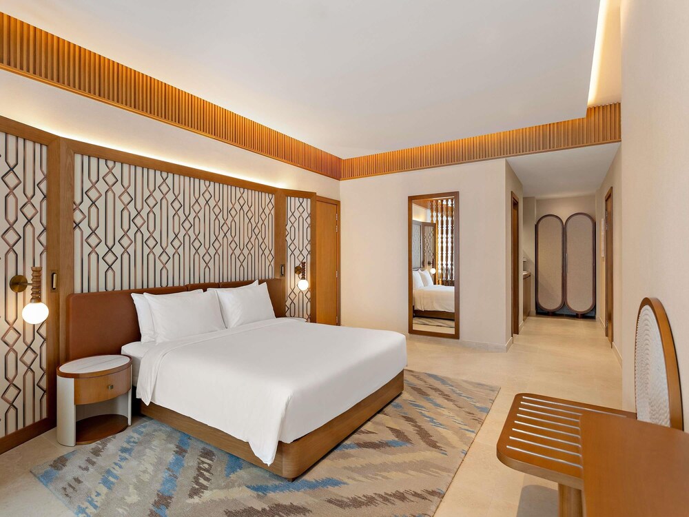 Suite Privilege del hotel Mercure Abu Dhabi Downtown. Foto 1