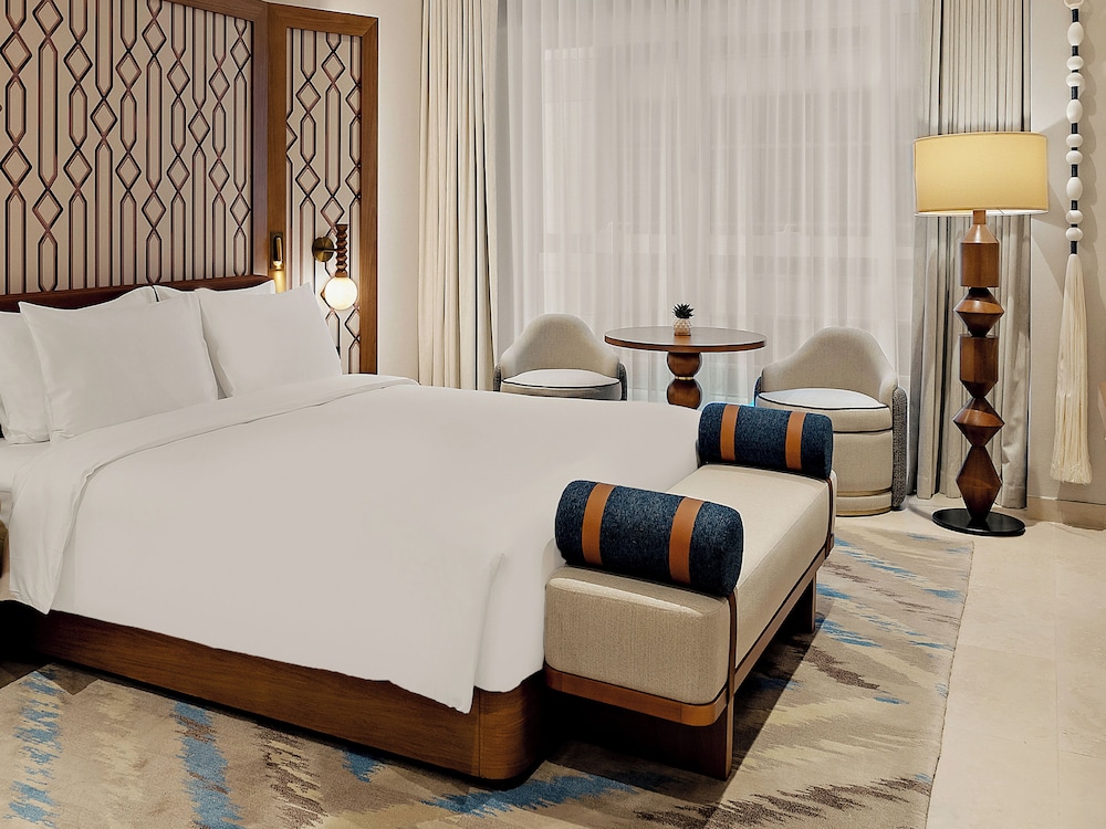 Habitación Superior King del hotel Mercure Abu Dhabi Downtown. Foto 3