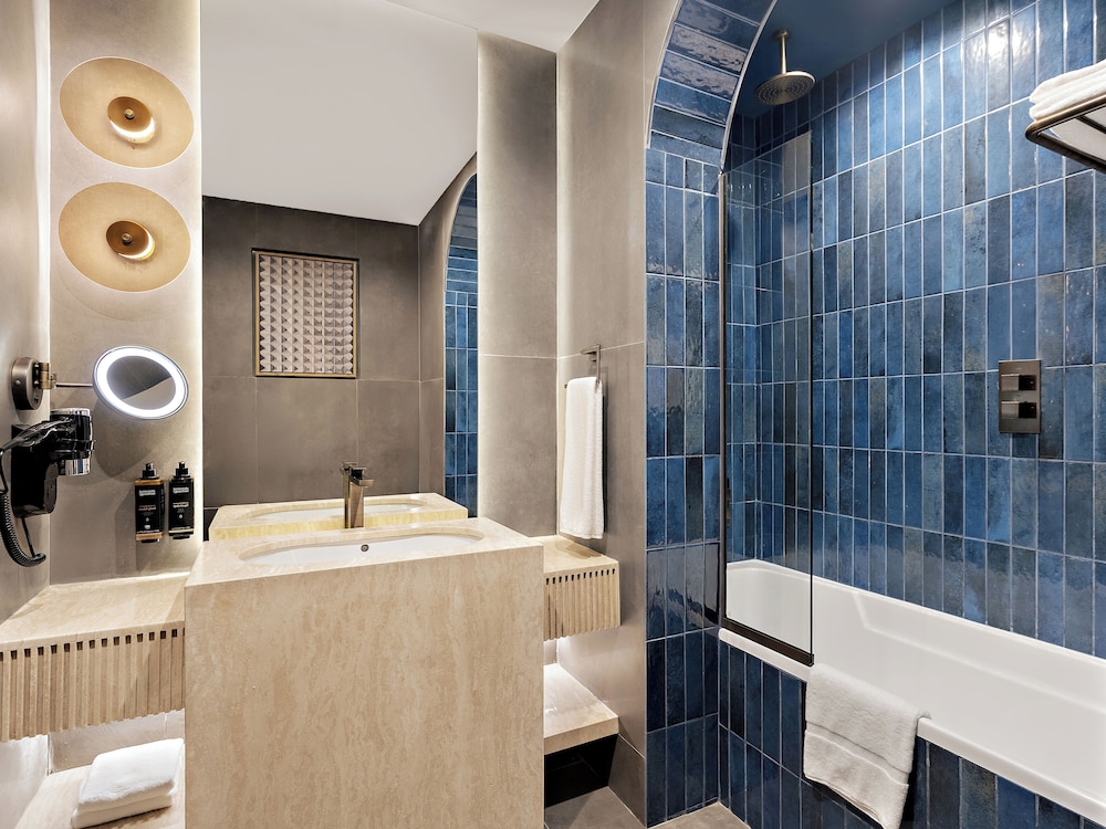 Suite Privilege del hotel Mercure Abu Dhabi Downtown. Foto 10