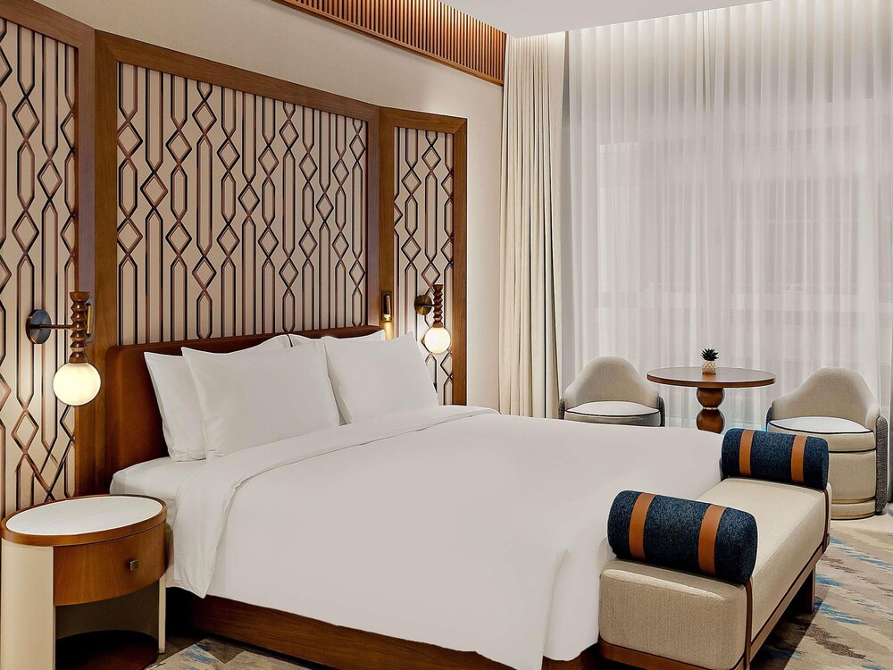 Habitación Superior King del hotel Mercure Abu Dhabi Downtown. Foto 8