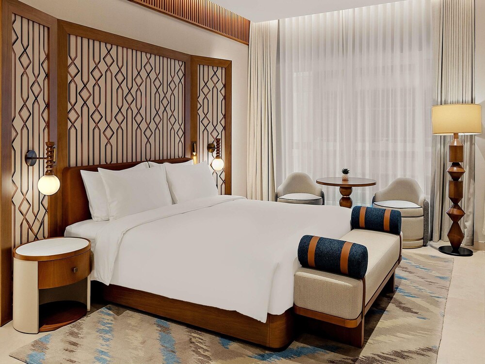 Habitación Superior King del hotel Mercure Abu Dhabi Downtown. Foto 9