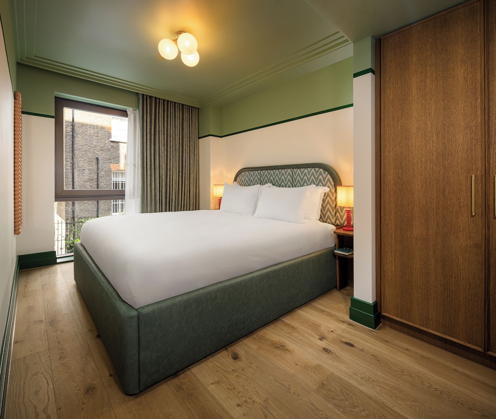 Suite Grand, 3 habitaciones, cocina del hotel The July London Victoria. Foto 1