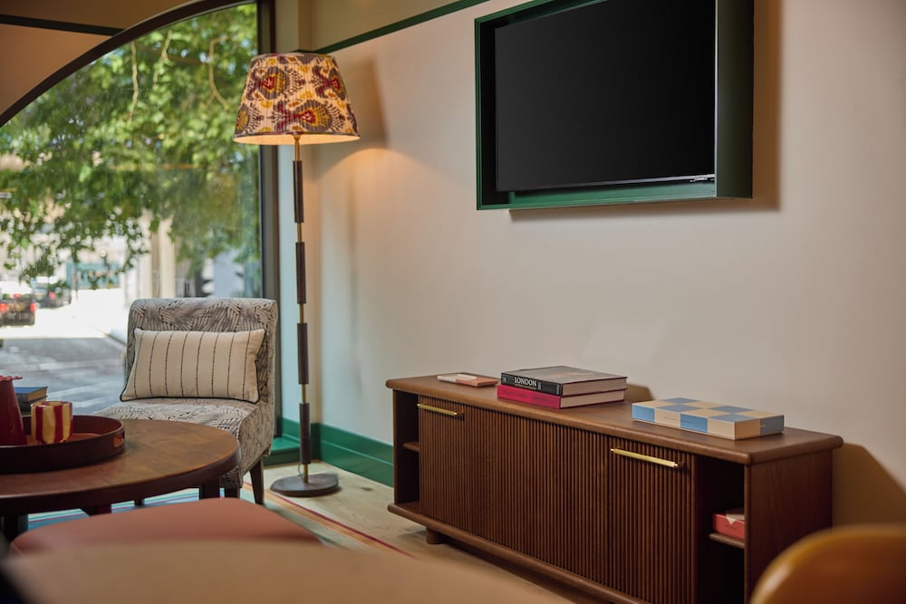 Suite Grand, 3 habitaciones, cocina del hotel The July London Victoria. Foto 5