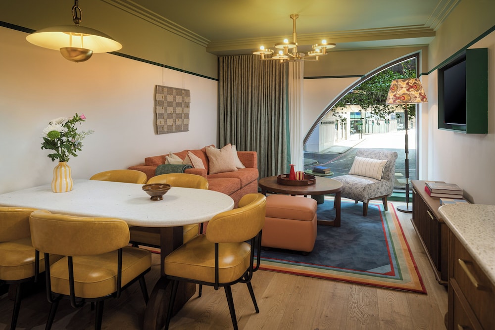 Suite Grand, 2 habitaciones, cocina del hotel The July London Victoria. Foto 5