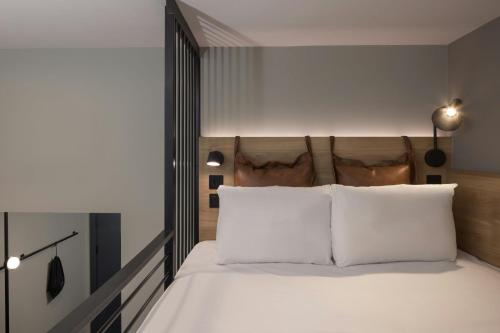 Loft Moxy Hideaway - Sin ventana del hotel Moxy London Piccadilly Circus. Foto 4