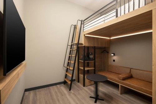 Loft Moxy Hideaway - Sin ventana del hotel Moxy London Piccadilly Circus. Foto 6