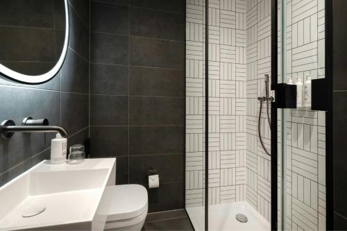 Loft Moxy Hideaway - Sin ventana del hotel Moxy London Piccadilly Circus. Foto 14