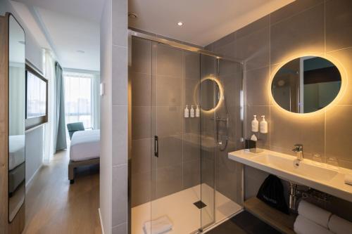 Habitación Doble - 2 camas del hotel Spark By Hilton Madrid Alcala. Foto 6