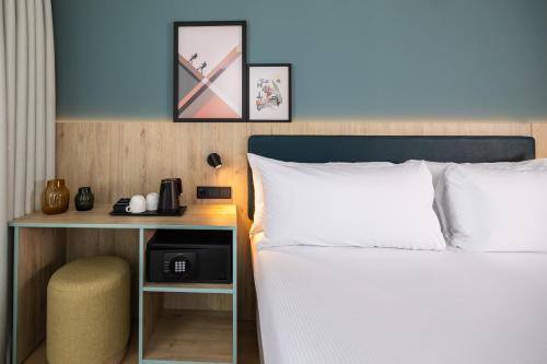 Habitación con cama extragrande. del hotel Spark By Hilton Madrid Alcala. Foto 4