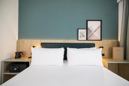 Habitación con cama grande del hotel Spark By Hilton Madrid Alcala. Foto 4
