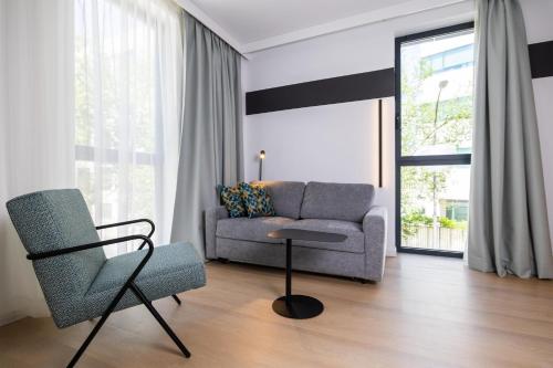 Habitación con cama extragrande - Adaptada para personas de movilidad reducida del hotel Spark By Hilton Madrid Alcala. Foto 3