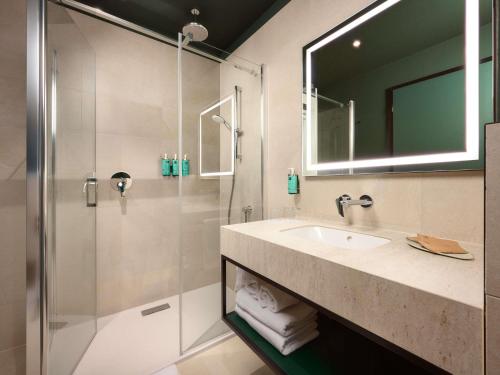 Habitación Estándar King del hotel Novotel Zagreb. Foto 3