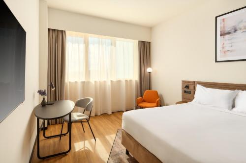 Habitación Estándar King del hotel Novotel Zagreb. Foto 5