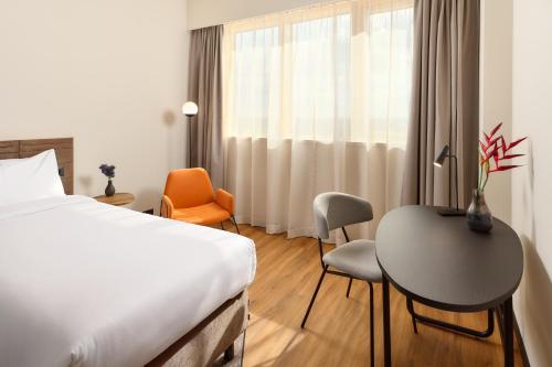 Habitación Estándar King del hotel Novotel Zagreb. Foto 6