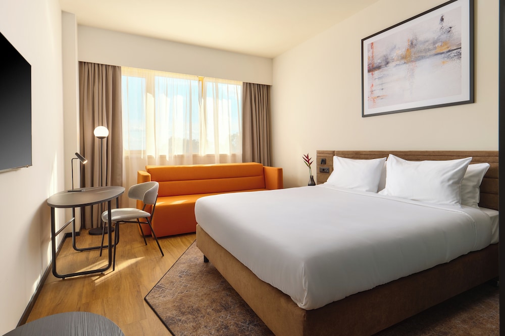 Habitación Ejecutiva King del hotel Novotel Zagreb. Foto 4