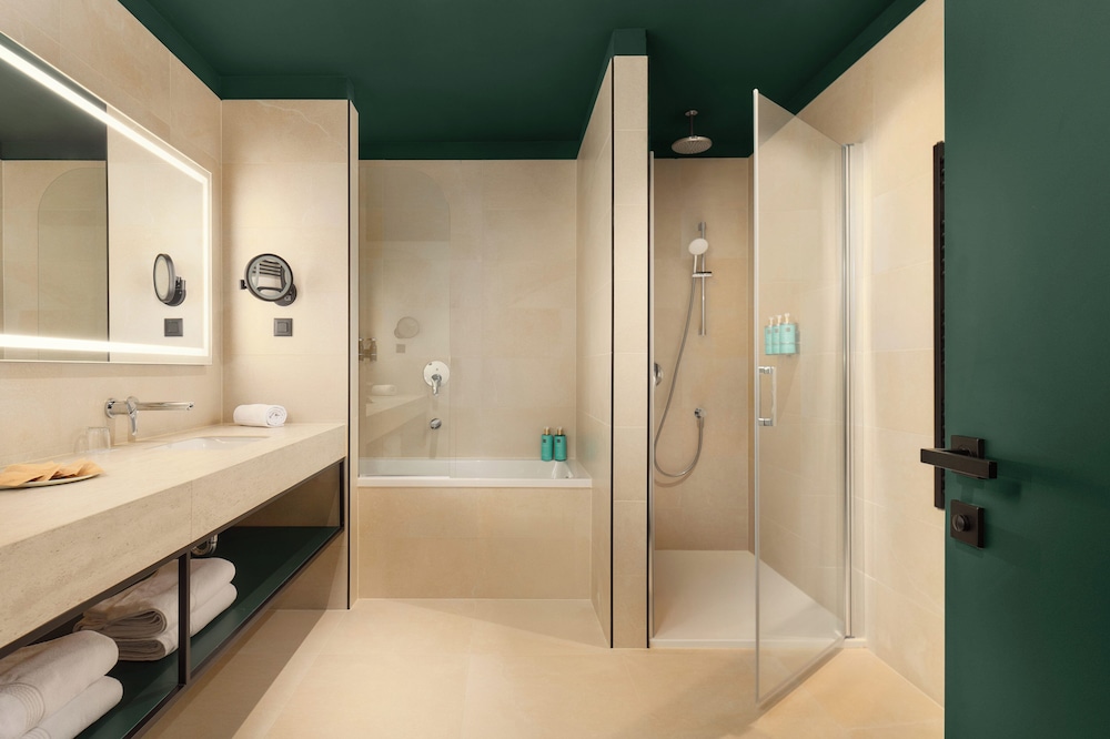 Habitación Ejecutiva King del hotel Novotel Zagreb. Foto 9