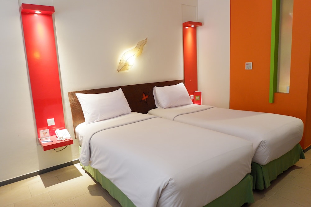 Habitación Superior con Dos Camas Individuales del hotel Ibis Styles Bali Legian. Foto 1