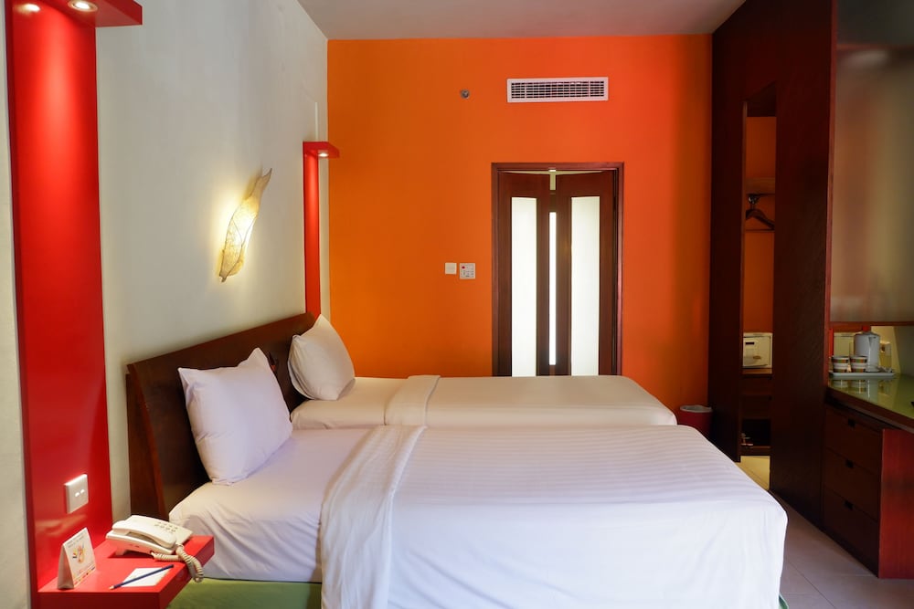 Habitación Deluxe con dos camas individuales del hotel Ibis Styles Bali Legian. Foto 2