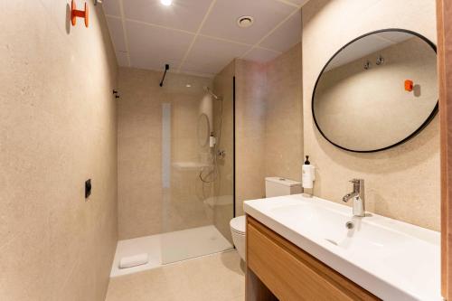Habitación Doble Estándar - 2 camas del hotel easyHotel Madrid Alcala. Foto 8