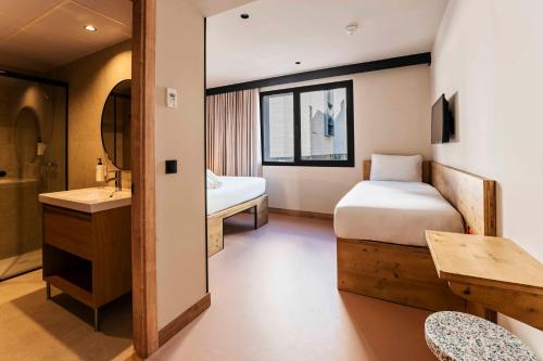 Habitación Triple Estándar del hotel easyHotel Madrid Alcala