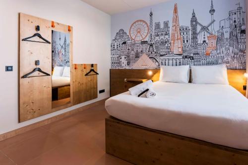 Habitación Doble adaptada para personas con movilidad reducida del hotel easyHotel Madrid Alcala. Foto 3